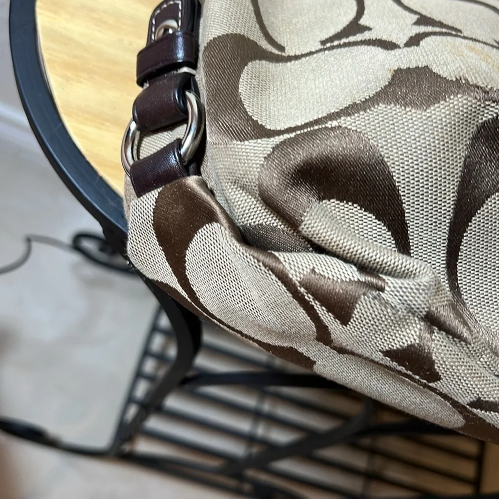 Coach - Picture 15 of 16